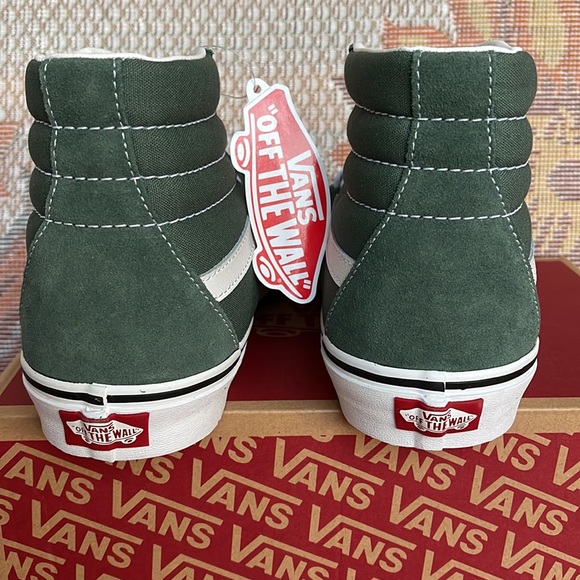 Vans Sk8-Hi
Color Theory Duck Green
VNOA7Q5NYQW
Men’s sneakers - Picture 14 of 16